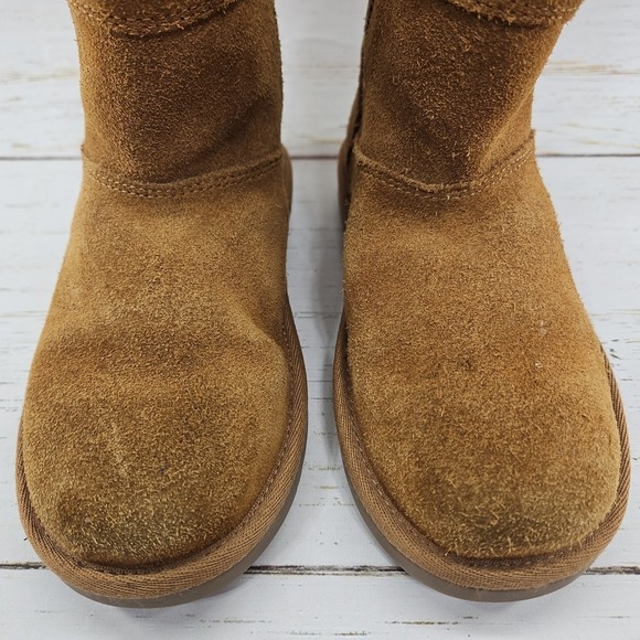 Koolaburra UGG Aribel Girls‎ 12 Short Chestnut Tan Suede Boots Winter 1117813 - Picture 2 of 11